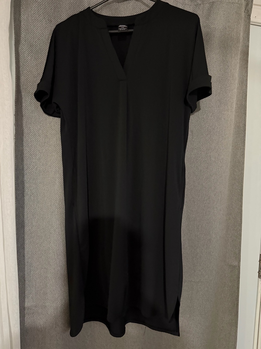 Lildy Split V-Neck Pleated Dress in Black